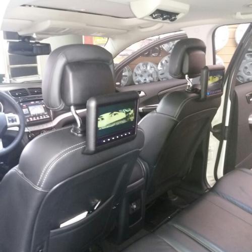 Tela de sobrepor ao encosto de cabeça com dvd, usb e cartão de memória